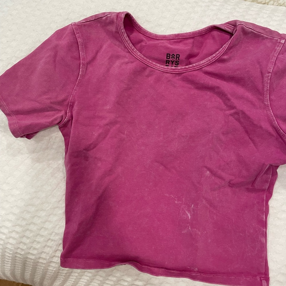 Barry’s Bootcamp pink cropped workout shirt